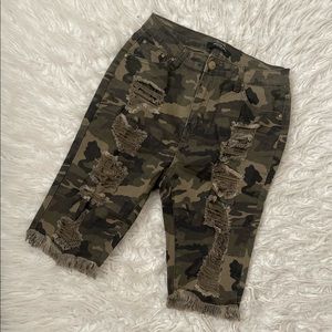 Frayed camo biker shorts